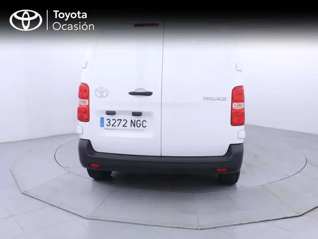 Usado Toyota Proace 120 CV (88 kW) 2025 Blanco Monovolumen