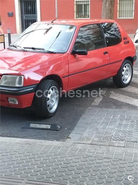 Usado Peugeot 205 80 CV (58 kW) 1990 Rojo Berlina