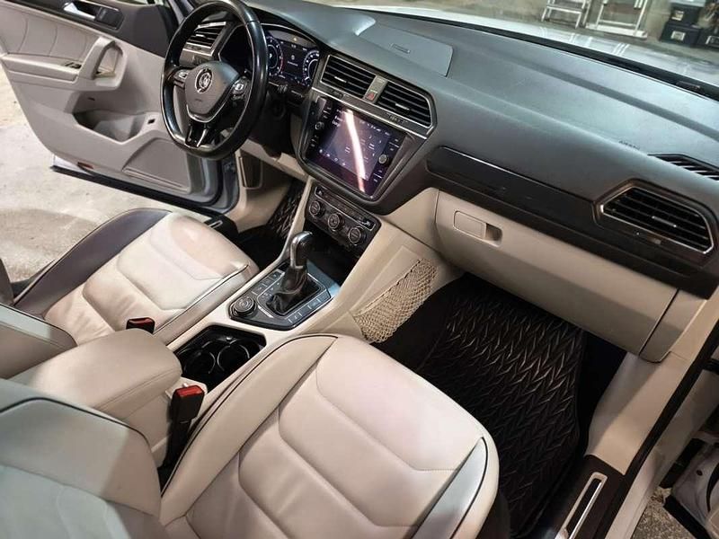 Usado VW Tiguan Allspace Sportline 190 CV (139 kW) 2017 Gris SUV