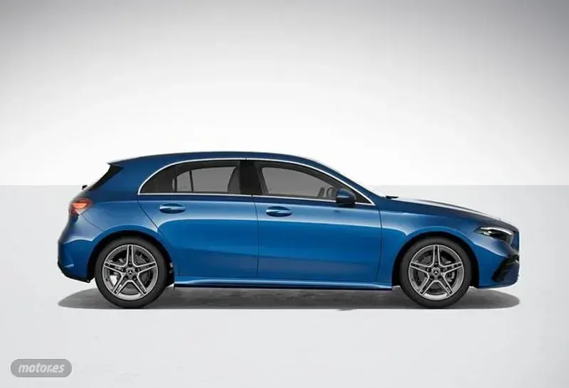 Usado Mercedes A180 116 CV (85 kW) 2024 Azul Berlina