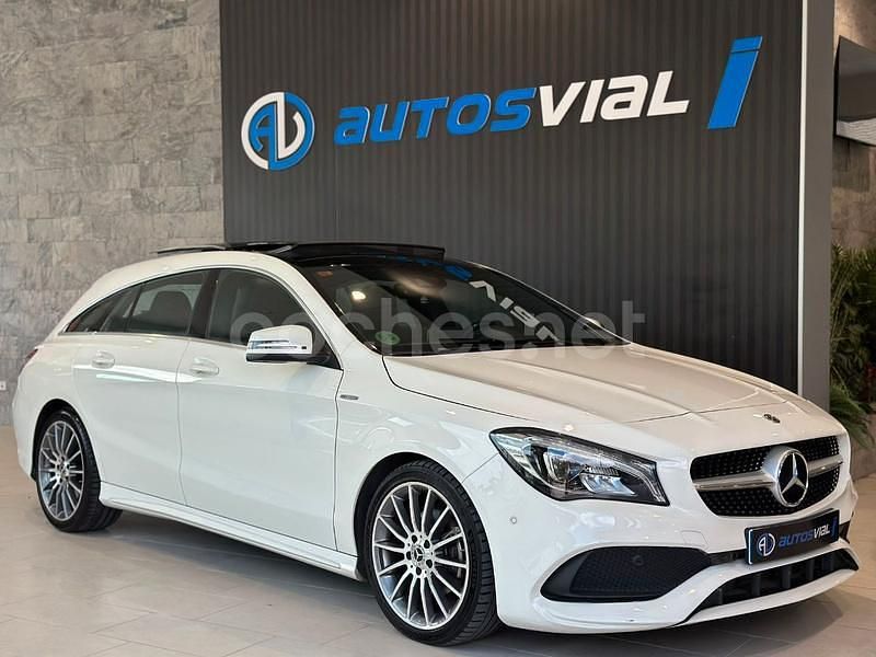 Usado Mercedes CLA200 Shooting Brake AMG line 136 CV (100 kW) 2017 Blanco Familiar
