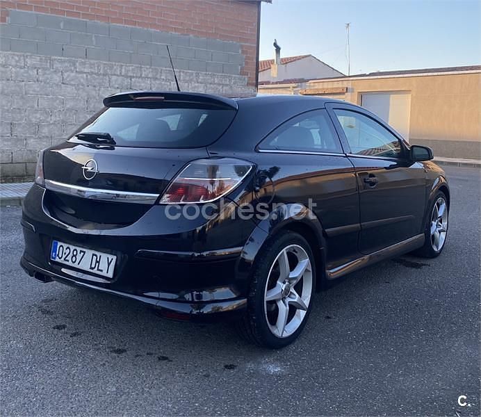 Usado Opel Astra GTC Sport 150 CV (110 kW) 2005 Negro Berlina