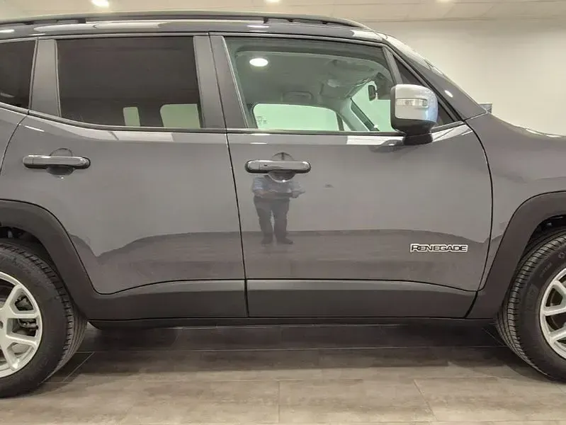 Usado Jeep Renegade Limited 120 CV (88 kW) 2022 Gris / plata SUV