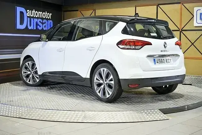 Usado Renault Scénic Zen 130 CV (95 kW) 2017 Blanco