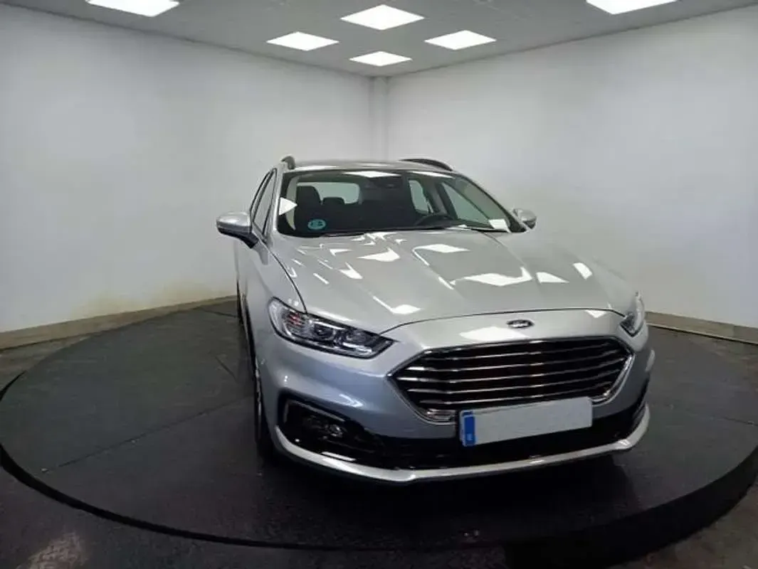 Usado Ford Mondeo Trend 150 CV (110 kW) 2021 Gris Familiar