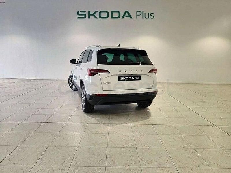 Usado Skoda Karoq Selection 150 CV (110 kW) 2025 Blanco SUV
