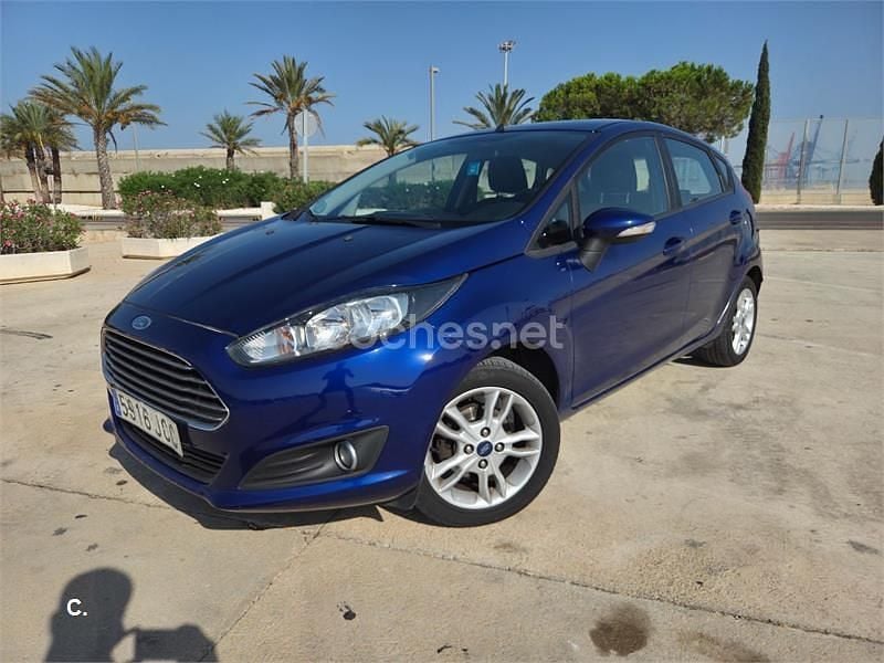 Usado Ford Fiesta Trend 82 CV (60 kW) 2015 Azul Berlina