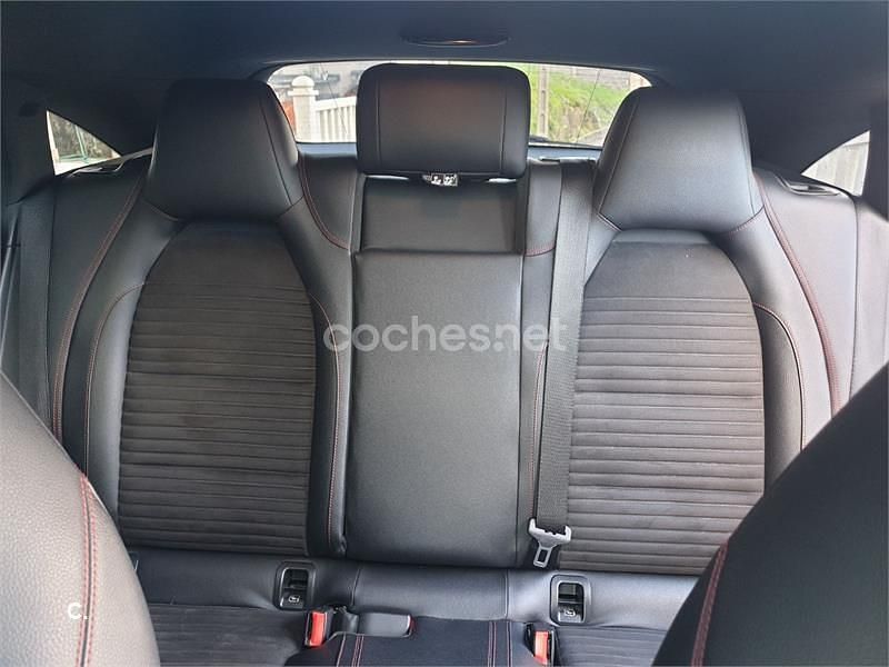 Usado Mercedes CLA220 Shooting Brake AMG line 177 CV (130 kW) 2017 Gris / plata Familiar