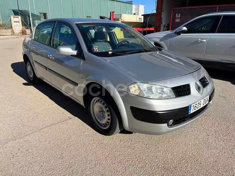 Usado Renault Mégane II Expression 98 CV (72 kW) 2005 Gris / plata Berlina