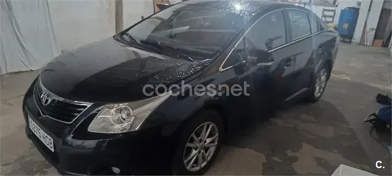 Usado Toyota Avensis Active 126 CV (92 kW) 2011 Negro Berlina