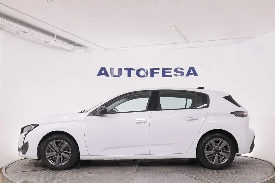 Usado Peugeot 308 Active 130 CV (95 kW) 2024 Blanco