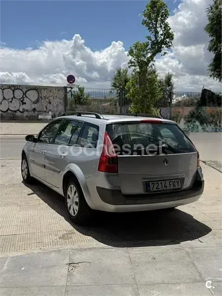 Usado Renault Mégane GrandTour Business 105 CV (77 kW) 2007 Gris / plata Familiar