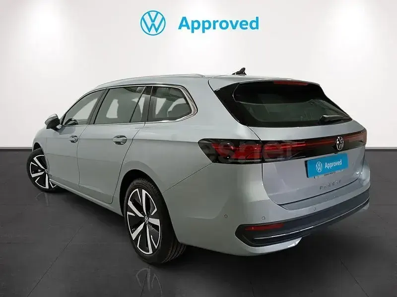 Nuevo VW Passat Business 150 CV (110 kW) 2025 Gris / plata Familiar