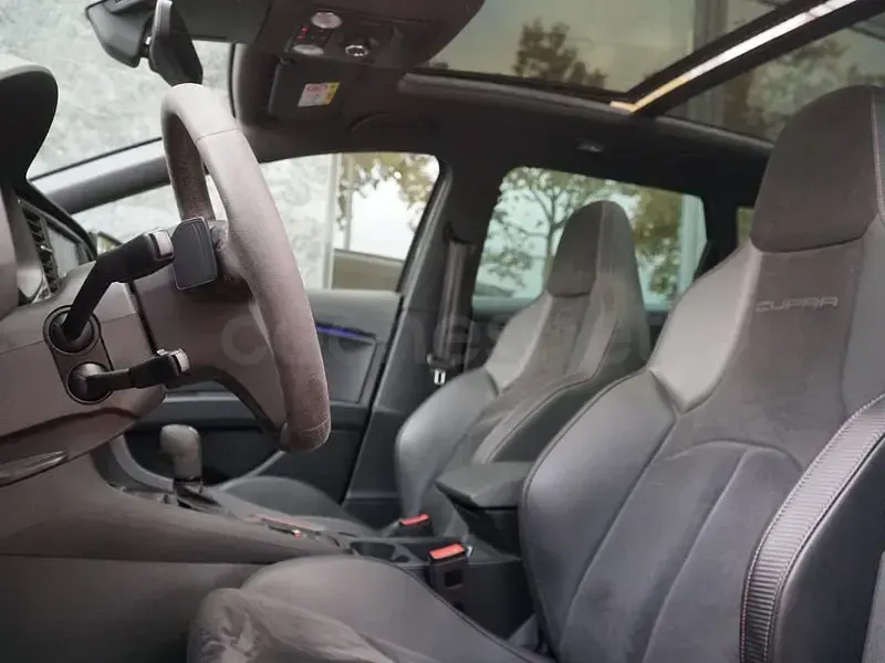 Usado Seat Leon 4Drive 300 CV (220 kW) 2019 Blanco Familiar