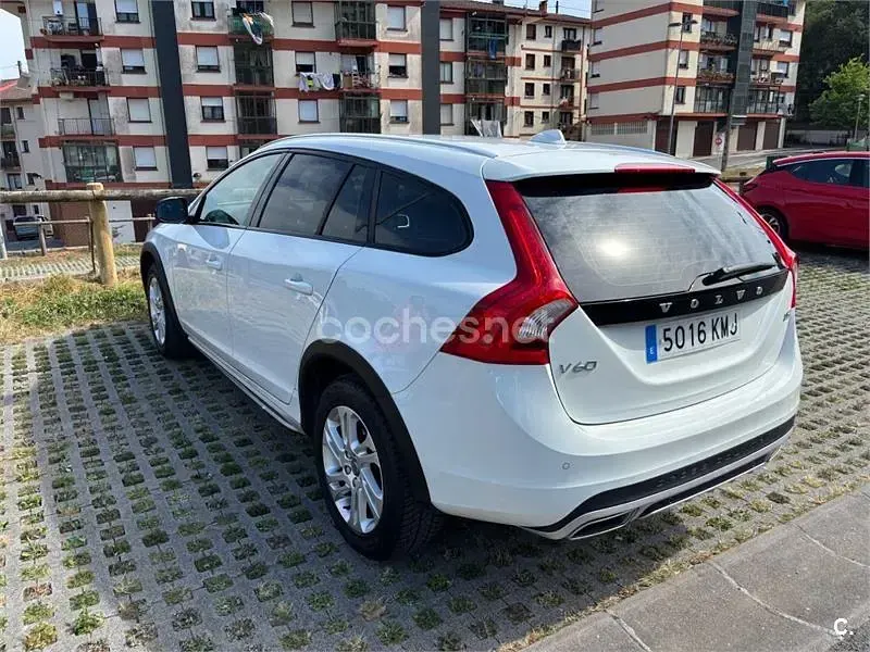 Usado Volvo V60 CC 150 CV (110 kW) 2018 Blanco Familiar