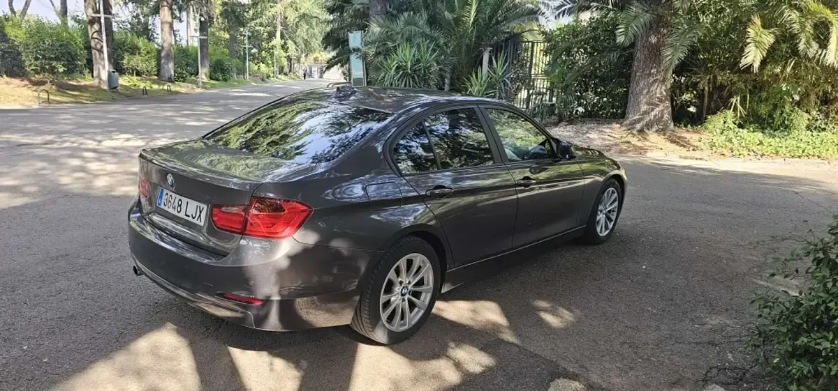 Usado BMW 318 Sport Line 143 CV (105 kW) 2014 Marrón Berlina