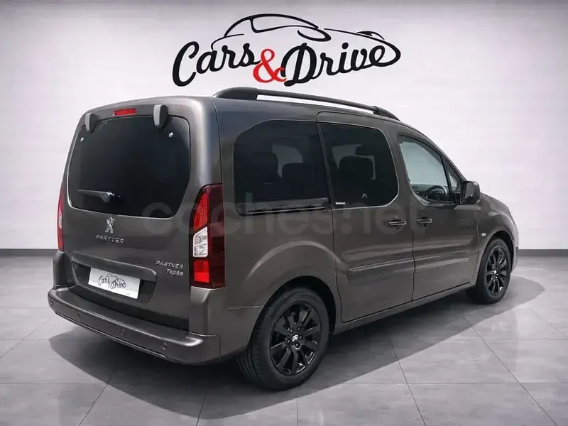 Usado Peugeot Partner Tepee Outdoor 100 CV (73 kW) 2017 Marrón Monovolumen