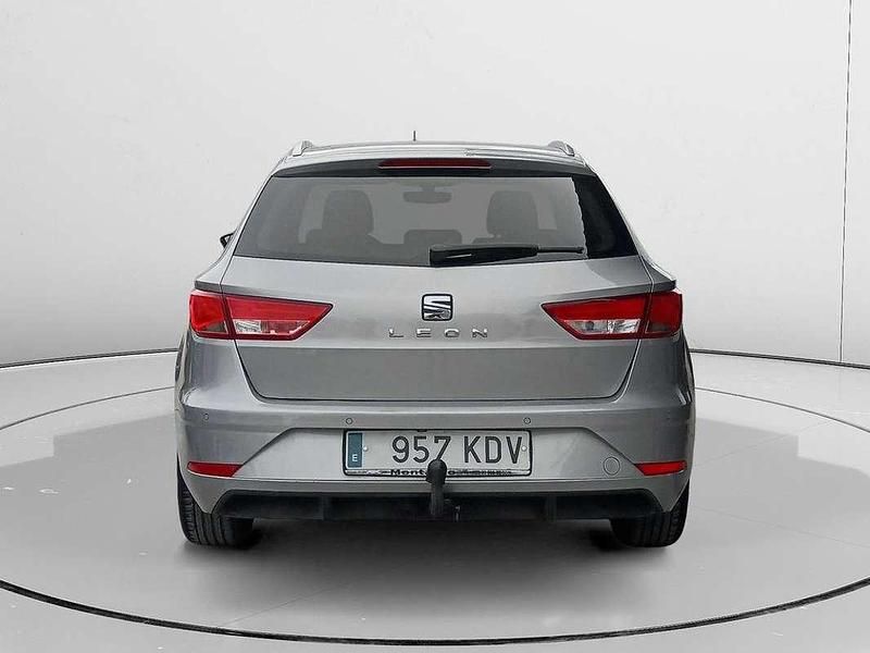 Usado Seat Leon CONNECT 151 CV (111 kW) 2017 Gris Familiar