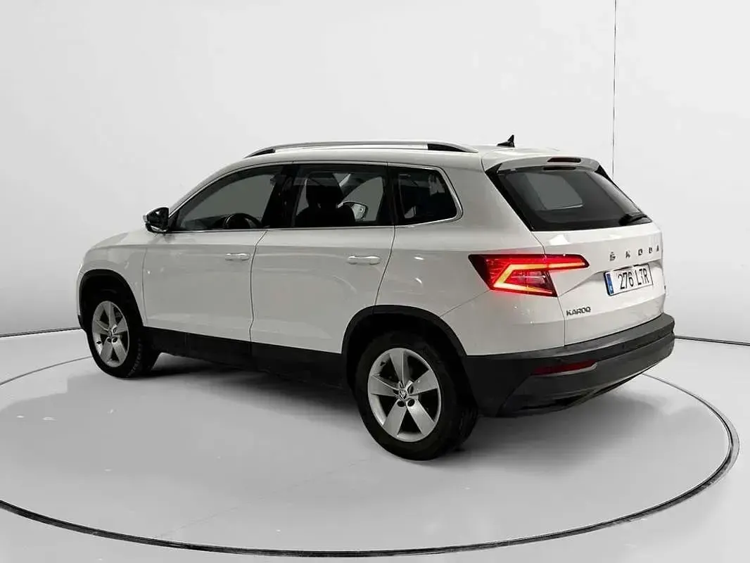Usado Skoda Karoq Ambition 150 CV (110 kW) 2021 Blanco SUV