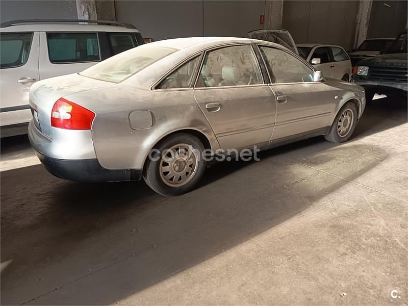 Usado Audi A6 150 CV (110 kW) 1999 Gris / plata Familiar