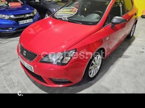 Usado Seat Ibiza Reference 75 CV (55 kW) 2017 Rojo Berlina