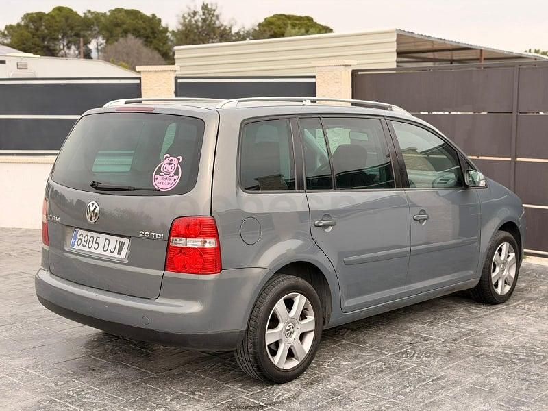 Usado VW Touran Advance 140 CV (102 kW) 2005 Gris / plata Monovolumen