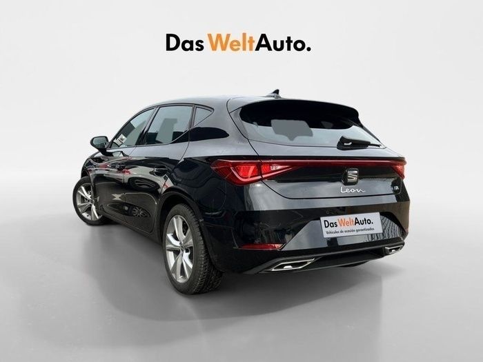 Negro Usado 2024 Seat Leon FR | 28.900 € (Un poco caro) - Imagen 1/4