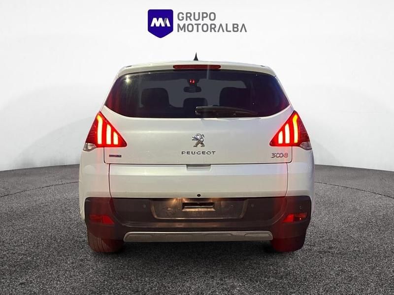 Usado Peugeot 3008 Allure 120 CV (88 kW) 2015 Blanco Berlina