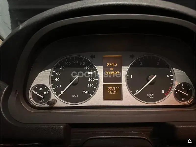 Usado Mercedes B180 109 CV (80 kW) 2006 Gris / plata Monovolumen