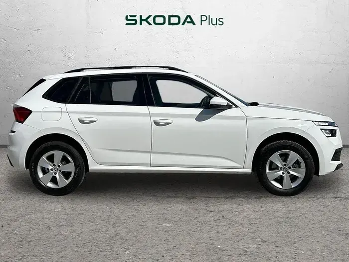 Usado Skoda Kamiq Active 95 CV (69 kW) 2022 Blanco SUV