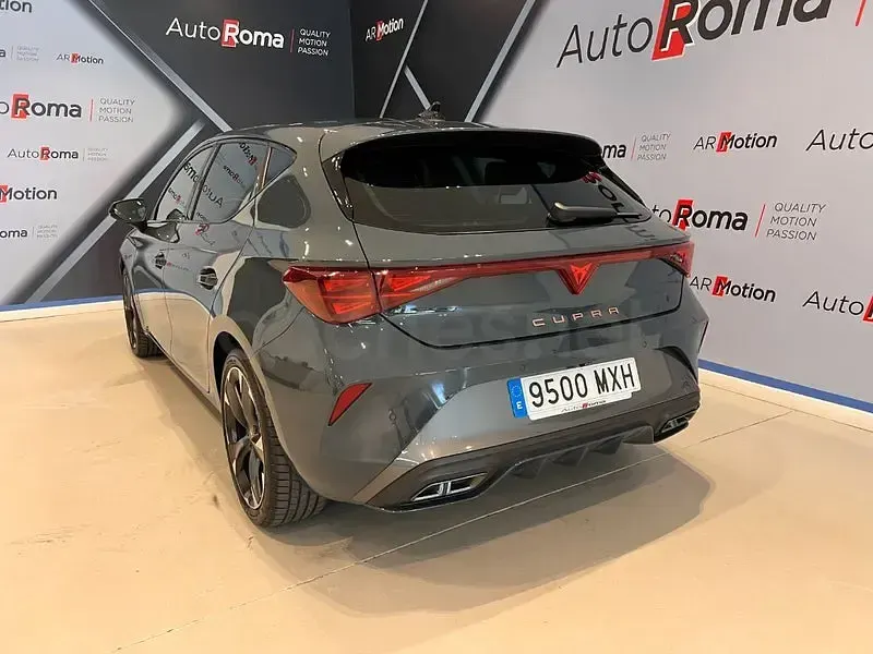 Usado Cupra Leon 150 CV (110 kW) 2025 Gris / plata Berlina