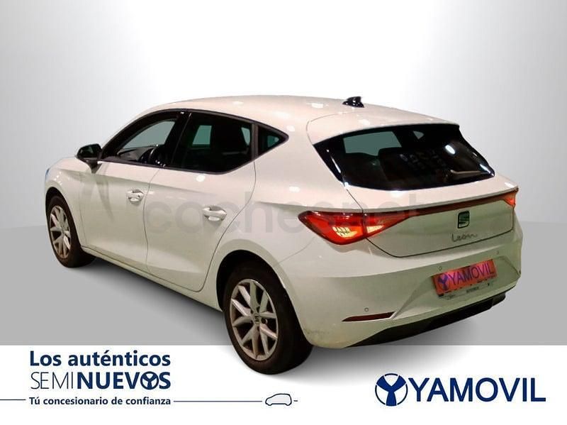 Usado Seat Leon Style 110 CV (80 kW) 2021 Blanco Berlina