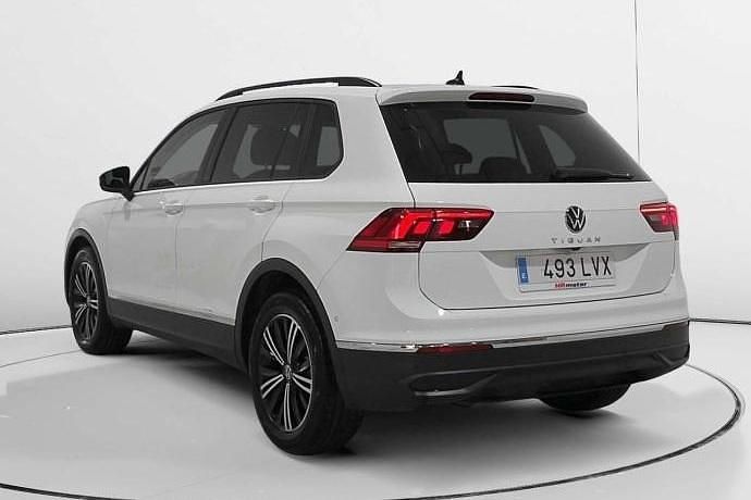 Usado VW Tiguan Life 150 CV (110 kW) 2022 Negro SUV