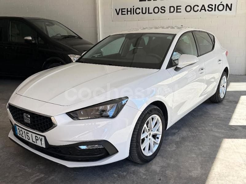 Używany Seat Leon Style 150 KM (110 kW) 2021 Biały Sedan/Limuzyna