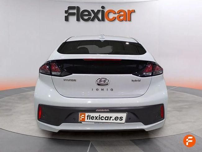 Usado Hyundai Ioniq 141 CV (103 kW) 2022 Blanco Utilitario