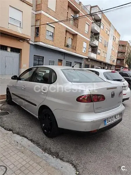 Usado Seat Cordoba Stella 100 CV (73 kW) 2003 Gris / plata Berlina