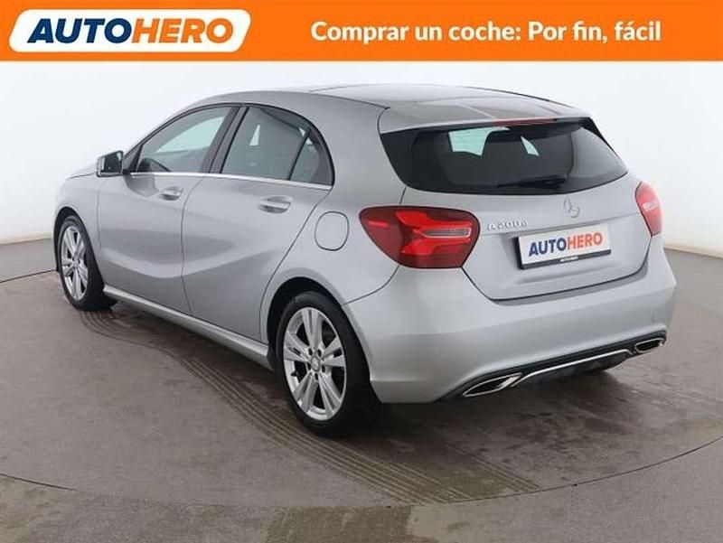 Usado Mercedes A200 Urban 136 CV (100 kW) 2017 Gris Utilitario