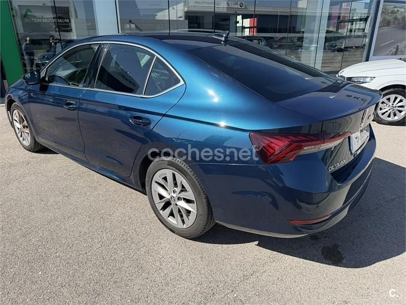 Usado Skoda Octavia G-TEC Ambition 131 CV (96 kW) 2022 Azul Berlina