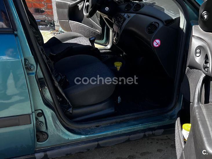Usado Ford Focus Ghia 100 CV (73 kW) 2000 Verde Berlina