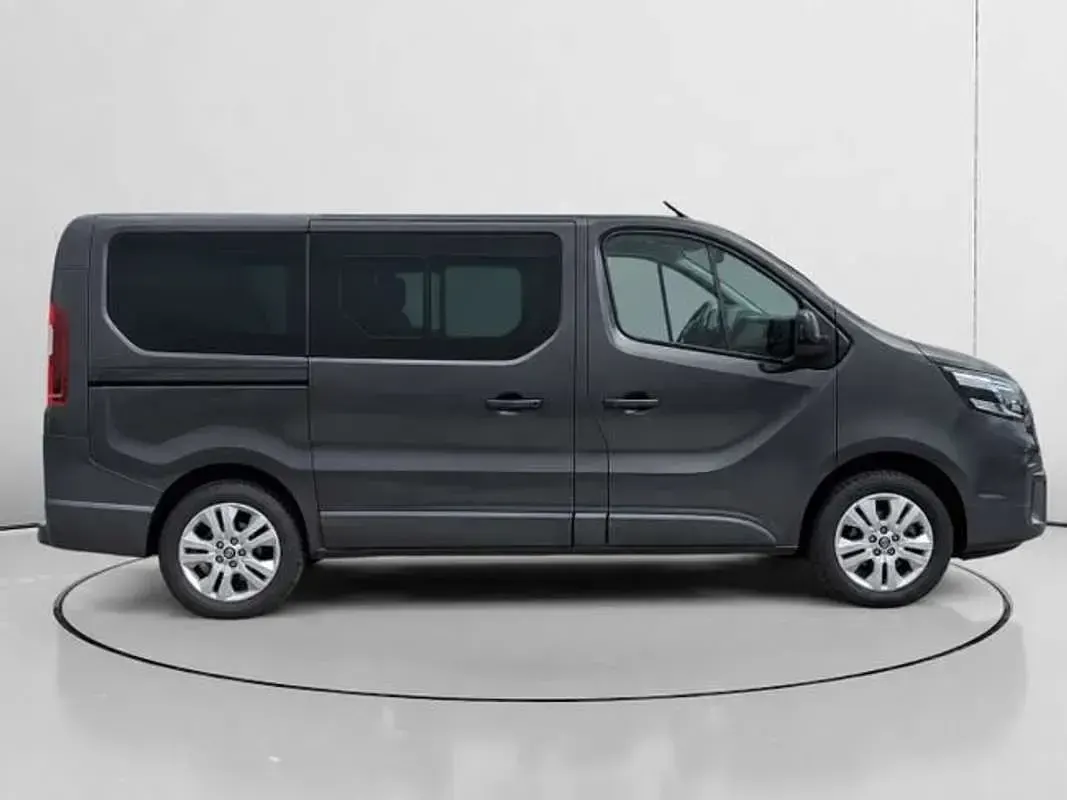 Usado Nissan Primastar Acenta 150 CV (110 kW) 2025 Gris Monovolumen