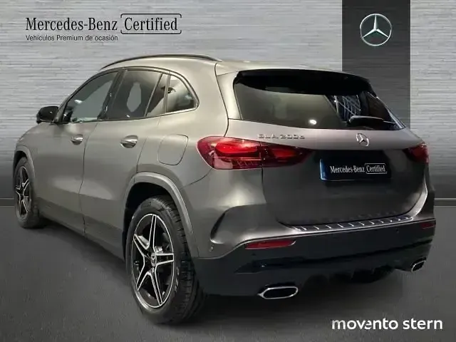 Usado Mercedes GLA200 150 CV (110 kW) 2025 Gris / plata SUV