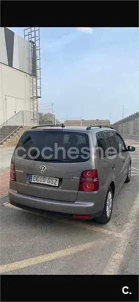 Usado VW Touran Advance 105 CV (77 kW) 2010 Beige Monovolumen