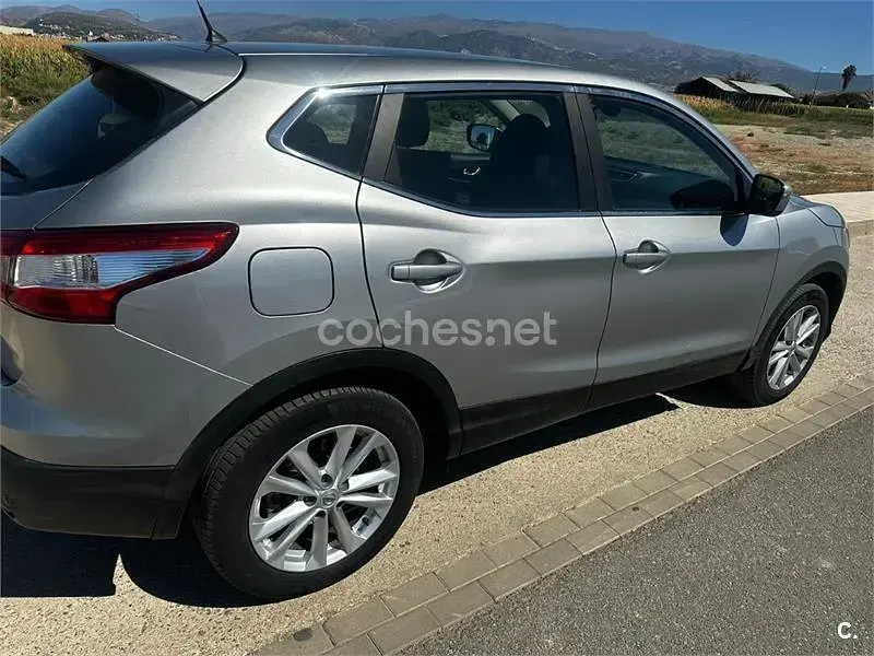 Usado Nissan Qashqai Acenta 110 CV (80 kW) 2017 Gris / plata SUV