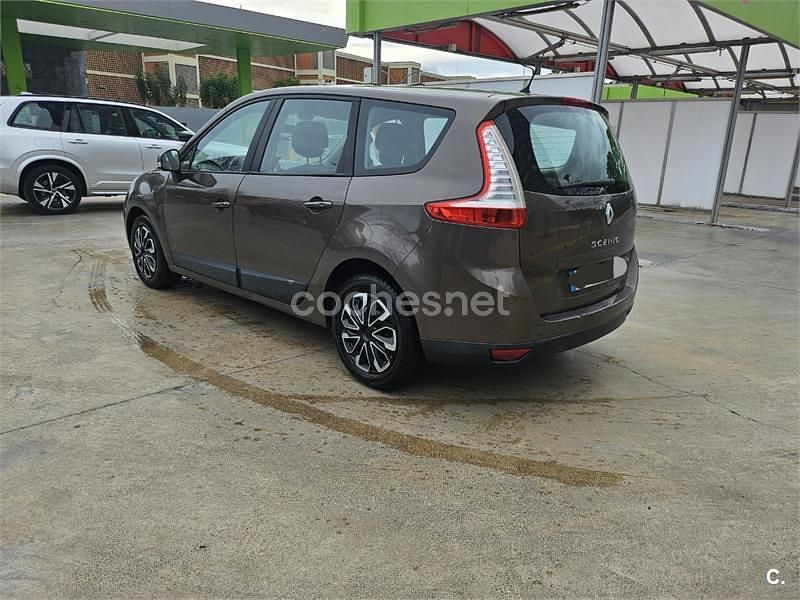 Usado Renault Grand Scénic III Dynamique 105 CV (77 kW) 2011 Marrón Monovolumen