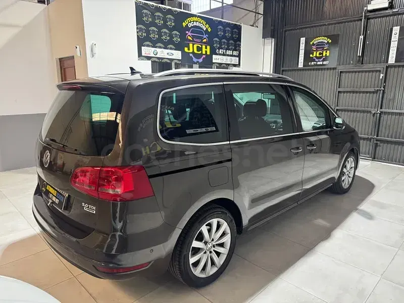 Usado VW Sharan Advance 177 CV (130 kW) 2014 Marrón Monovolumen