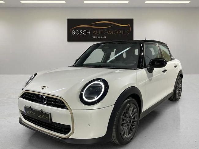 Blanco Usado 2024 Mini Cooper Favoured Utilitario | 30.490 € (Precio justo) - Imagen 1/4