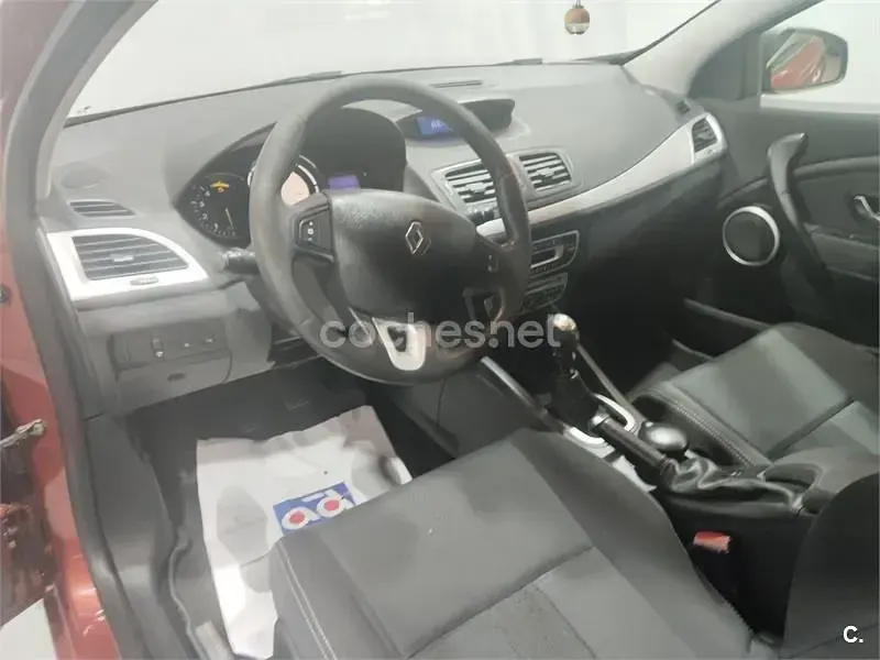 Usado Renault Mégane Dynamique 130 CV (95 kW) 2010 Naranja Berlina