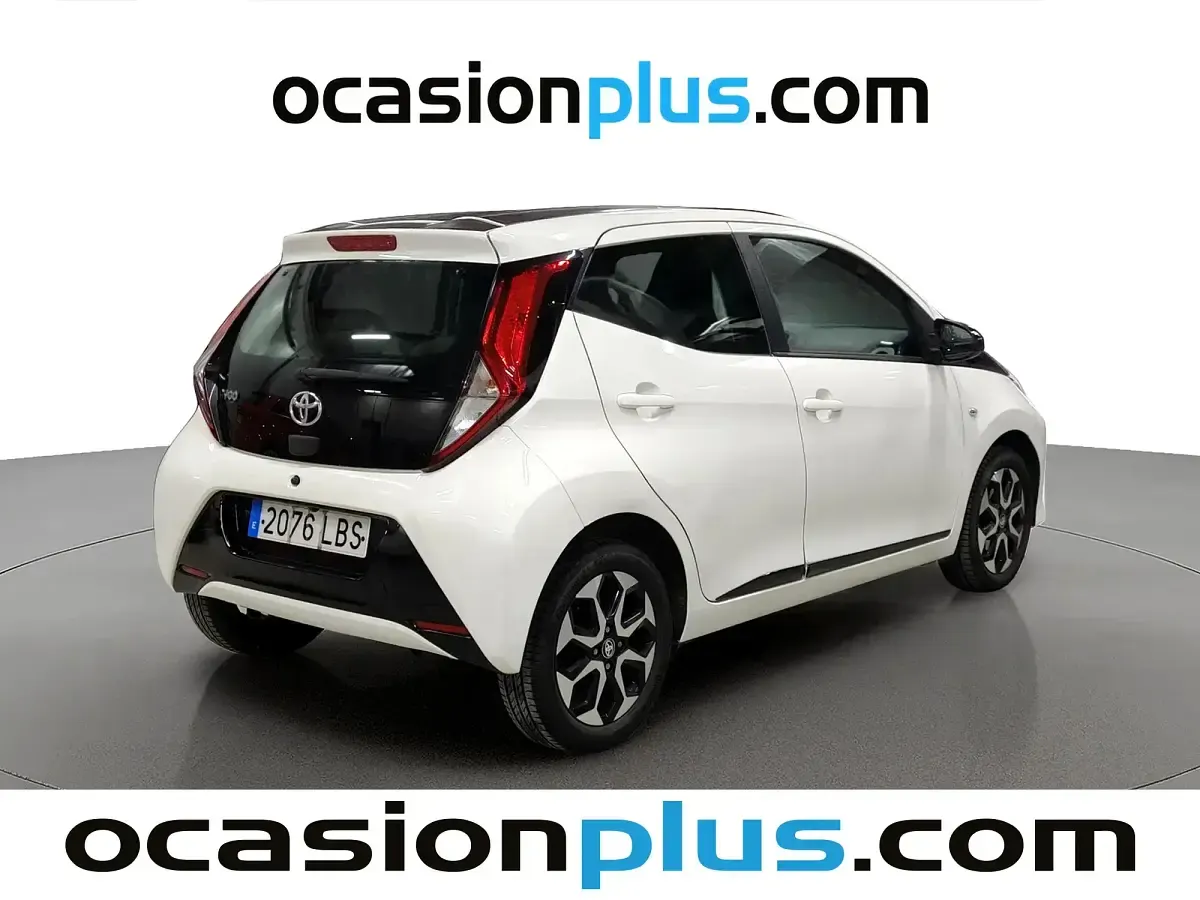 Usado Toyota Aygo X-play 72 CV (52 kW) 2019 Blanco Utilitario