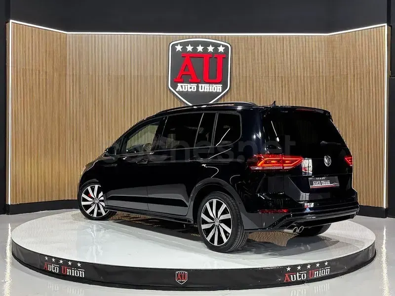 Usado VW Touran Sportline 150 CV (110 kW) 2020 Negro Monovolumen