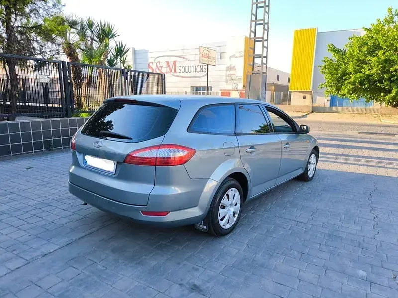 Usado Ford Mondeo Ghia 145 CV (106 kW) 2007 Beige Familiar